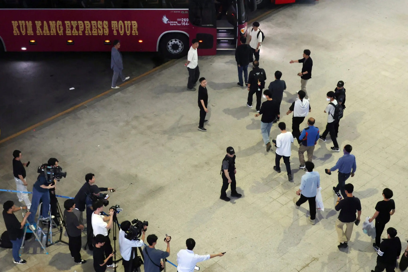 “Amerika Bukan Tempat Aman” Pekerja Korea Ungkap Penganiayaan dan Gestur Rasis di Penahanan AS